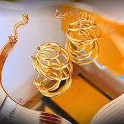 The Entanglement Hoops