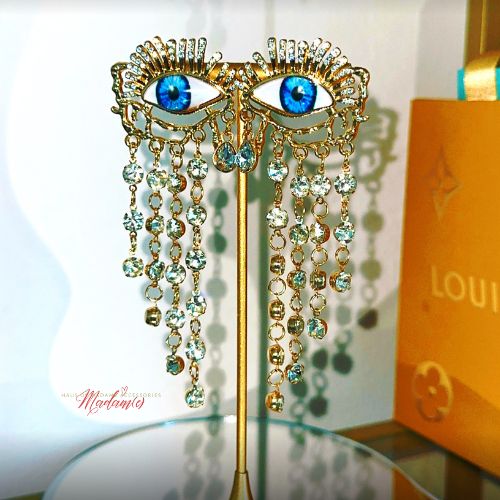 The Watch Me Wink Drop Earrings