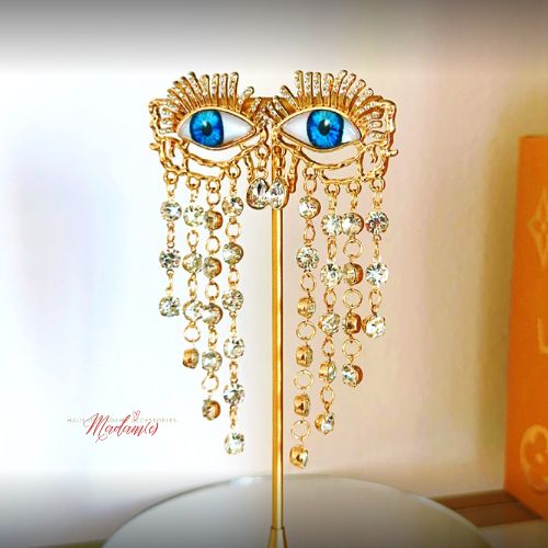 The Watch Me Wink Drop Earrings