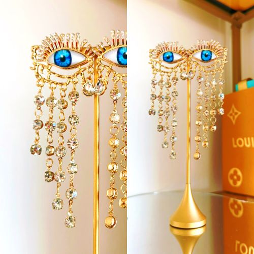 The Watch Me Wink Drop Earrings