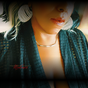 Liquid Curve Bar Necklace